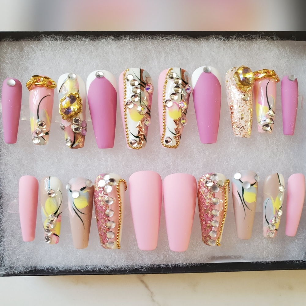 Luxurious press-on Nails - Picture 4 of 16